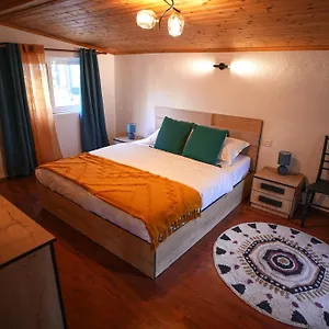 Appartamento Grandpa House-attic App 4, Tirana